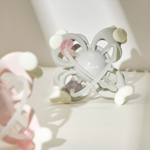 HEORSHE kosminis kramtukas kūdikiui, pilka spalva – saugus dantukų dygimo metu