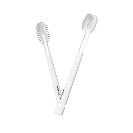 Švelnūs silikoniniai šepetėliai dantukams ir liežuviui, su higienišku laikymo indeliu.