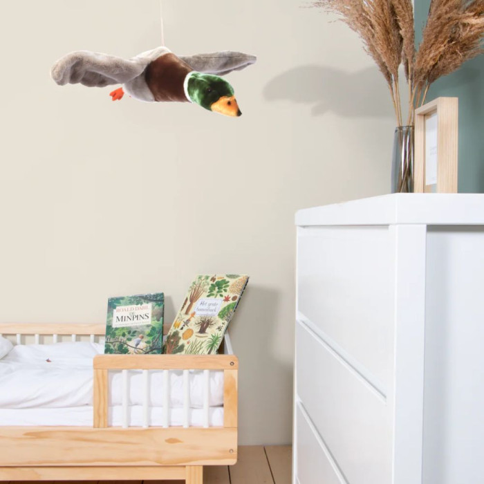 Rankų darbo skraidanti antis iš WILD & SOFT kolekcijos – jaukus interjero akcentas