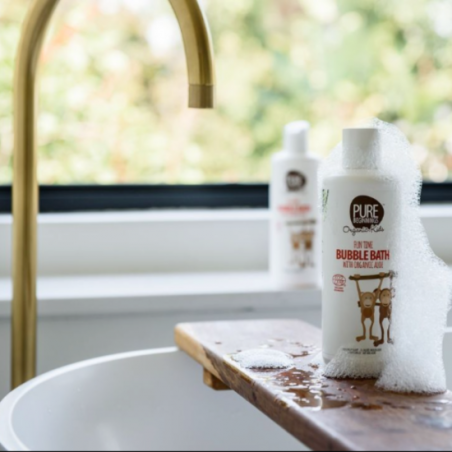 Ekologiškos PURE BEGINNINGS vonios putos su alaviju, 375 ml – švelni prausimosi priemonė vaikams be kenksmingų ingredientų.